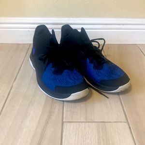 Nike mens size 10 gym shoes brand new